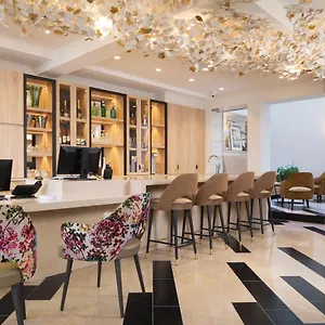Des Champs-elysees 4* Parijs
